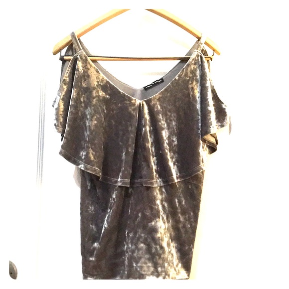 Cable & Gauge cold shoulder top - Picture 1 of 2